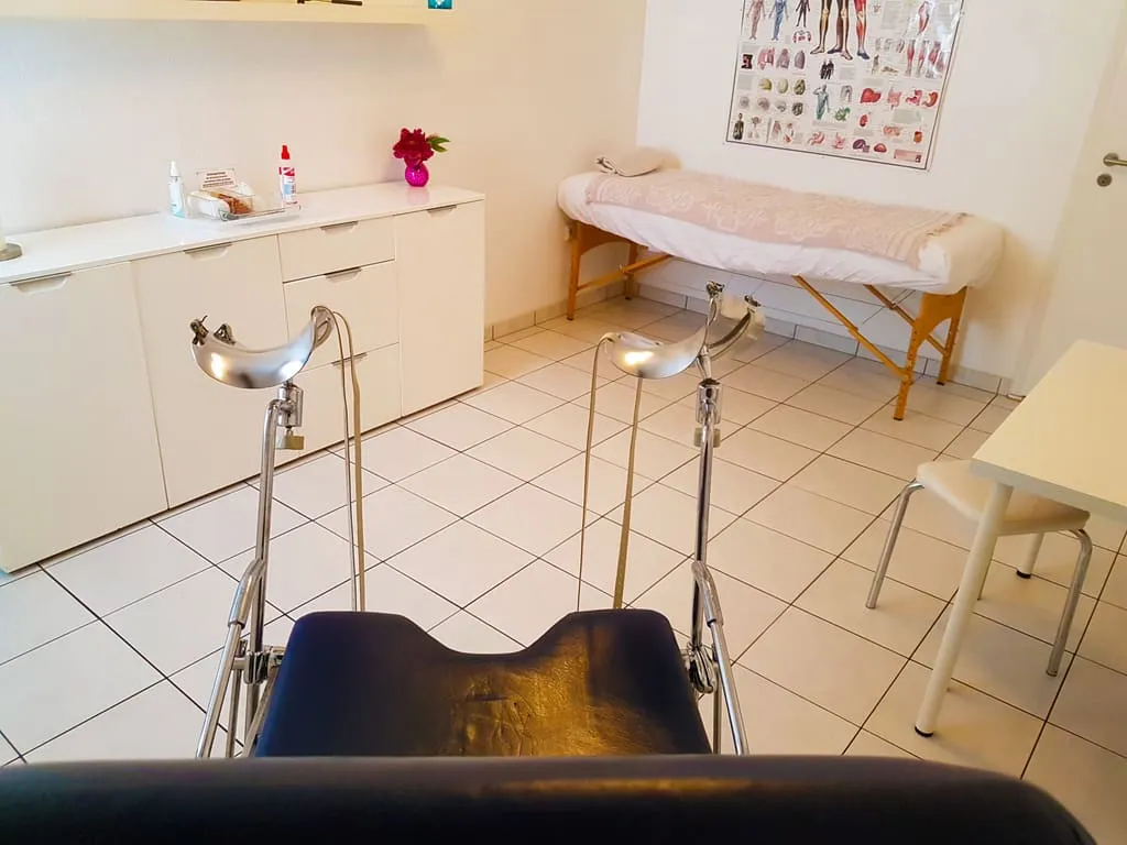 Gyn chair with leg rests