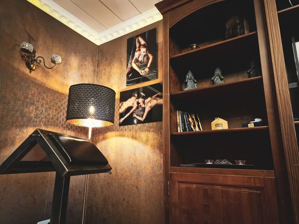 Großer Salon im Big Secret