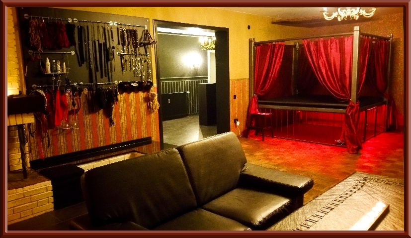 Red Room im Big Secret bdsm Apartment