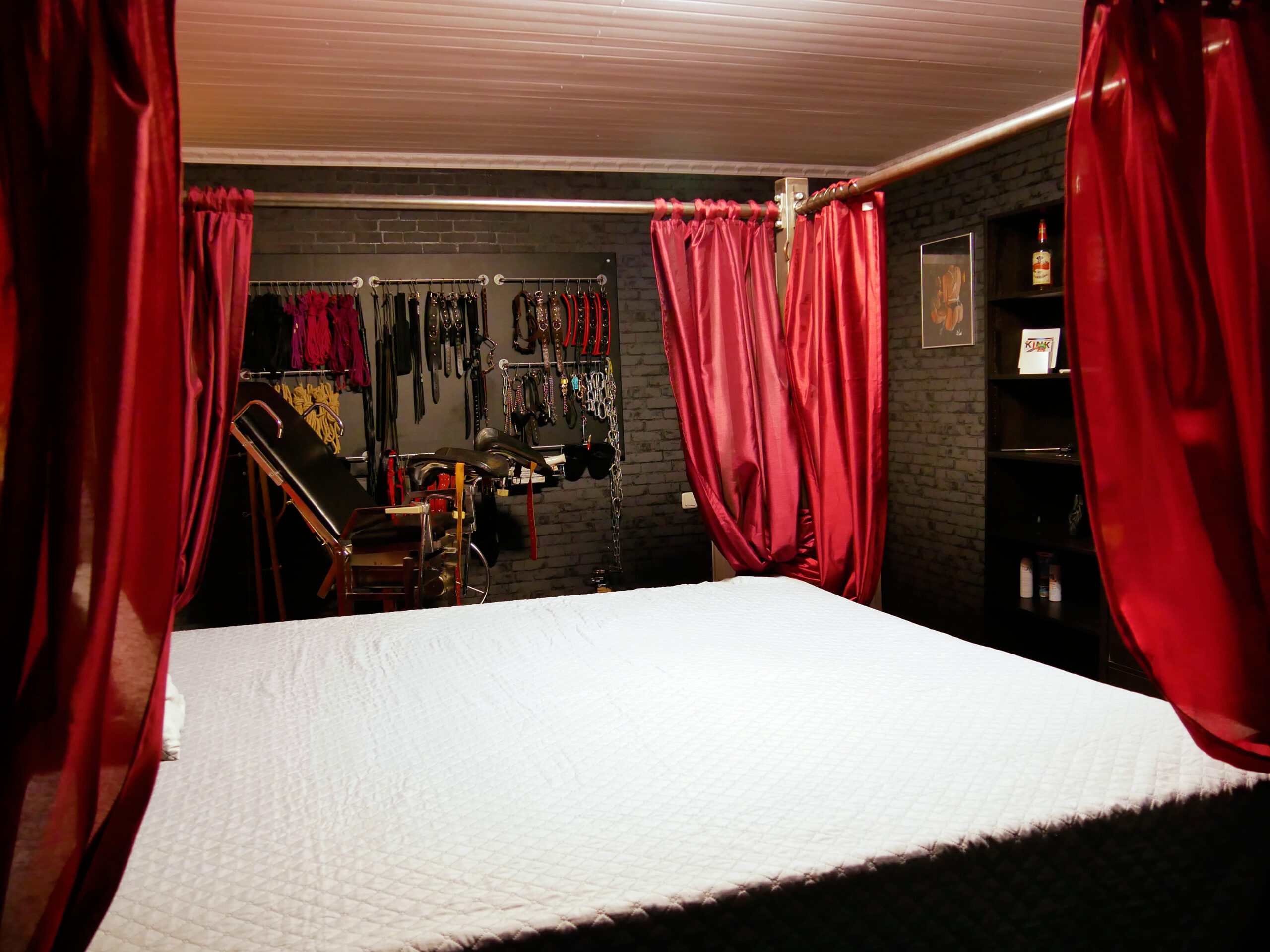 Bett BDSM Wohnung